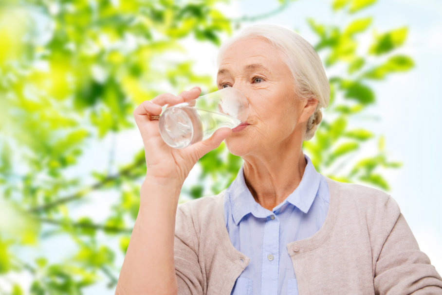 healthy-hydration-habits-for-aging-gracefully